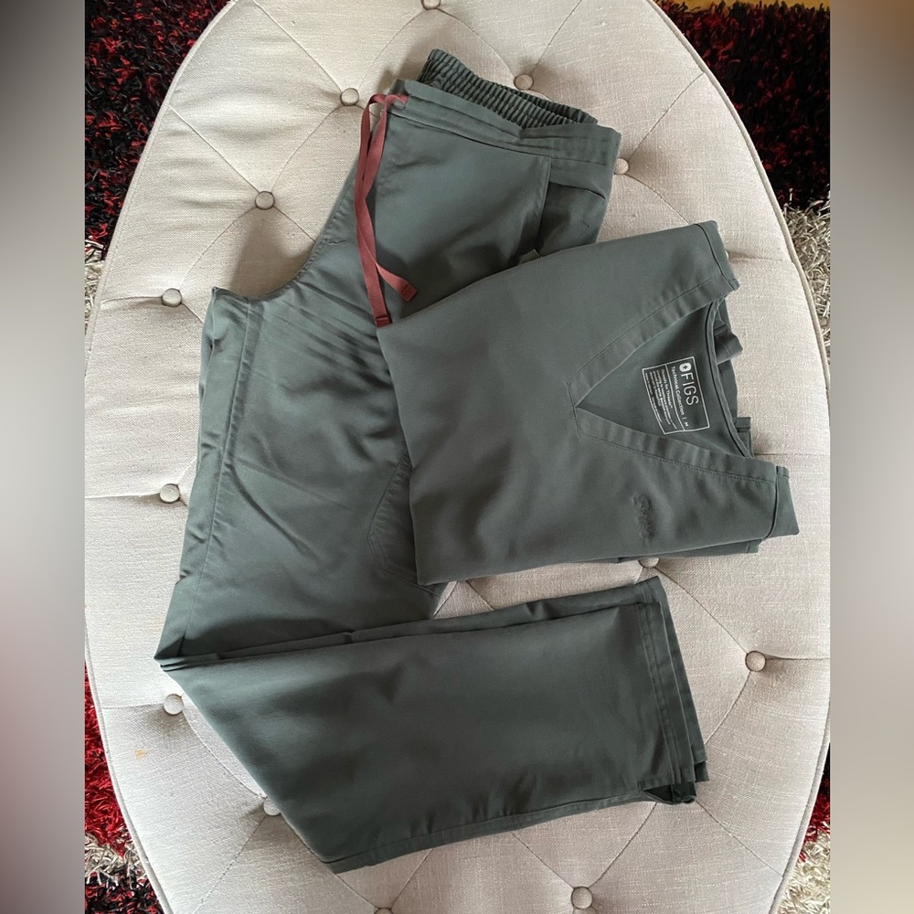 Figs women’s scrub set. Medium size. EUC